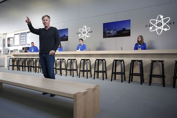 Τέλος εποχής για τον Ron Johnson στην Apple
