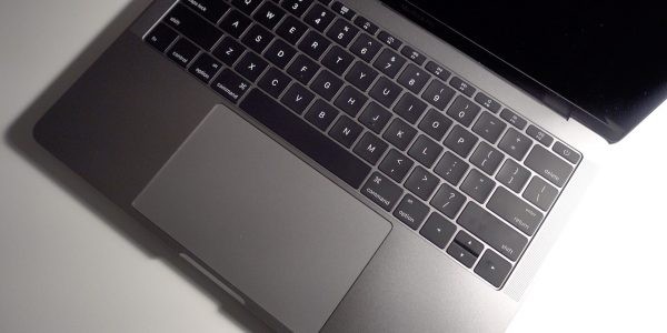 Apple: Πρόγραμμα αντικατάστασης μπαταρίας για MacBook Pro 13 ιντσών (δίχως Touch Bar)